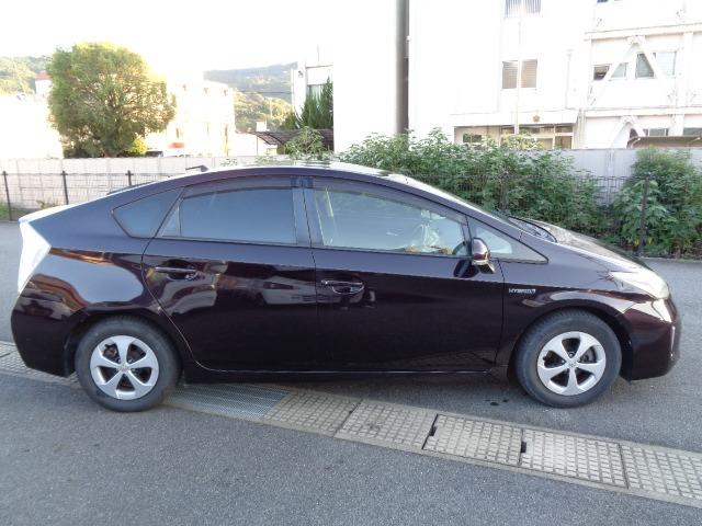 プリウス Ｓ　検Ｒ８／３　ＨＶバッテリー交換済　ＣＤ　ＤＶＤ　ＥＴＣ　１セグＴＶ　キーレス　スマートキー　電格ミラー　ＳＤナビ（ＮＳＺＴ－Ｗ６１Ｇ）　バックカメラ　ＬＥＤライト　フォグ　ＢＴオーディオ（4枚目）