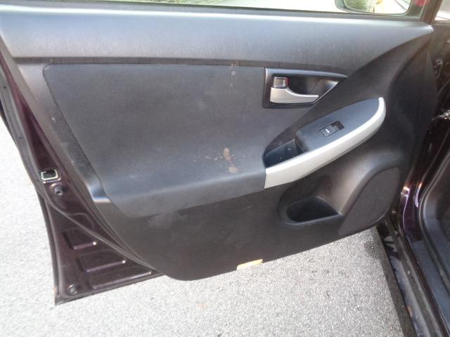 プリウス Ｓ　検Ｒ８／３　ＨＶバッテリー交換済　ＣＤ　ＤＶＤ　ＥＴＣ　１セグＴＶ　キーレス　スマートキー　電格ミラー　ＳＤナビ（ＮＳＺＴ－Ｗ６１Ｇ）　バックカメラ　ＬＥＤライト　フォグ　ＢＴオーディオ（32枚目）