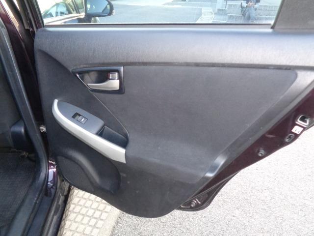 プリウス Ｓ　検Ｒ８／３　ＨＶバッテリー交換済　ＣＤ　ＤＶＤ　ＥＴＣ　１セグＴＶ　キーレス　スマートキー　電格ミラー　ＳＤナビ（ＮＳＺＴ－Ｗ６１Ｇ）　バックカメラ　ＬＥＤライト　フォグ　ＢＴオーディオ（37枚目）