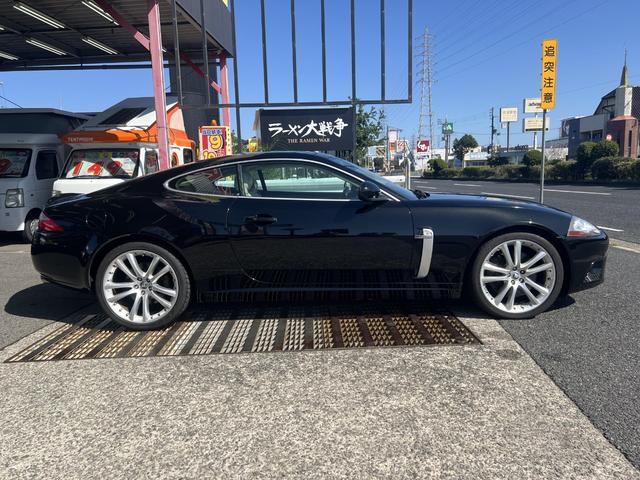 ＸＫ ＸＫＲ　クーペ・スーパーチャージャー・４２００ｃｃ・オートマチック車・メーカーナビ・本革シート・パワーシート・シートヒーター・ステアリングヒーター（4枚目）