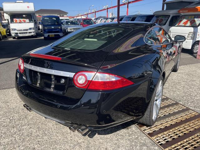 ＸＫ ＸＫＲ　クーペ・スーパーチャージャー・４２００ｃｃ・オートマチック車・メーカーナビ・本革シート・パワーシート・シートヒーター・ステアリングヒーター（5枚目）