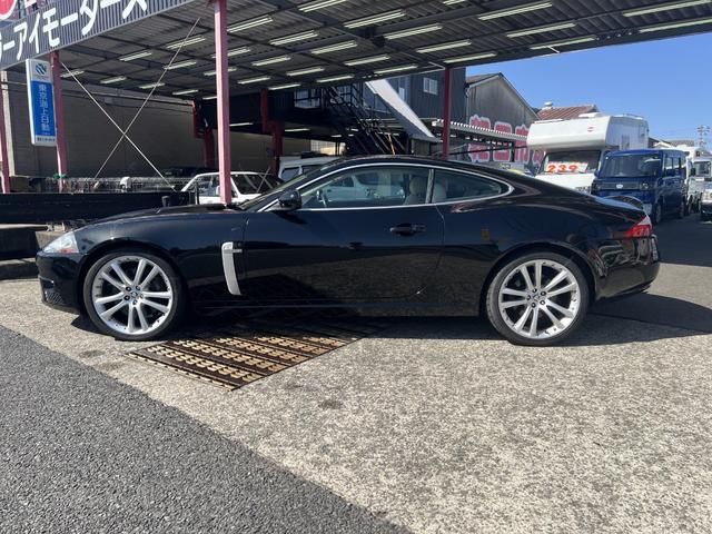 ＸＫ ＸＫＲ　クーペ・スーパーチャージャー・４２００ｃｃ・オートマチック車・メーカーナビ・本革シート・パワーシート・シートヒーター・ステアリングヒーター（8枚目）