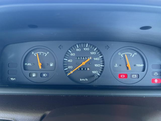 ブルーバード １８００ＸＥサルーン　１．８ＸＥサルーンＦ３０周年記念車・ワンオーナー車・純正５速マニュアル・修復歴無し・エアコン・パワステ・パワーウィンドウ・車速感応集中ドアロック（23枚目）