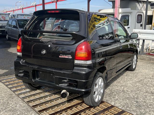 アルトワークス ｉｅ　５速マニュアル・エアコン・パワステ・パワーウィンドウ・社外ステアリング・社外フルバケットシート・社外マフラー・オーディオレス（5枚目）