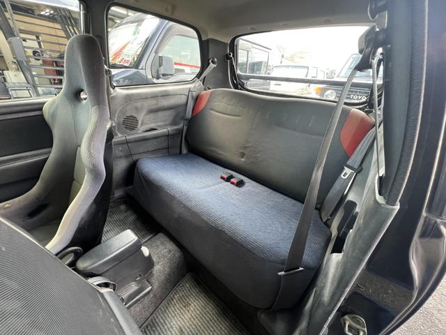 アルトワークス ｉｅ　５速マニュアル・エアコン・パワステ・パワーウィンドウ・社外ステアリング・社外フルバケットシート・社外マフラー・オーディオレス（13枚目）