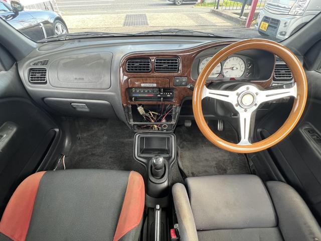 アルトワークス ｉｅ　５速マニュアル・エアコン・パワステ・パワーウィンドウ・社外ステアリング・社外フルバケットシート・社外マフラー・オーディオレス（15枚目）