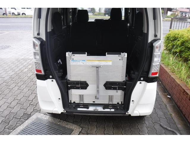 Ｎ－ＢＯＸ＋ Ｇ　車いす仕様車　福祉車両スローパー　リヤシート付４人乗り　電動ウインチリモコン付き　スマートキープッシュスタート　電動格納ドアミラー　純正オーディオ　社外アルミホイル　フロントベンチシート（7枚目）