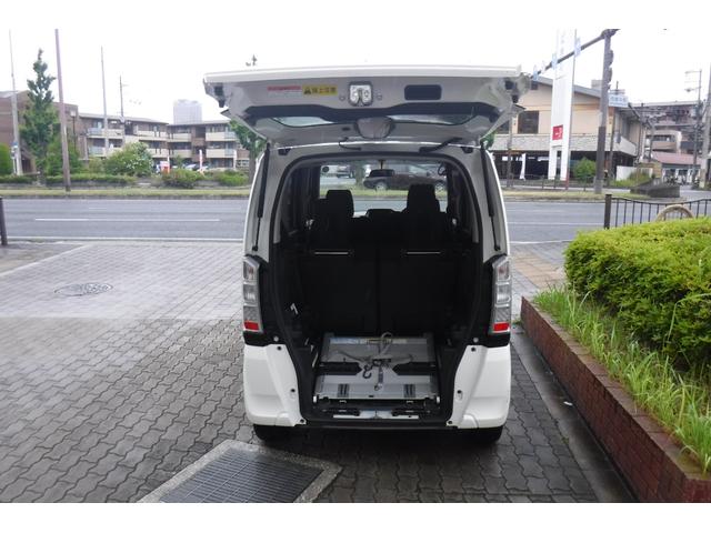 Ｎ－ＢＯＸ＋ Ｇ　車いす仕様車　福祉車両スローパー　リヤシート付４人乗り　電動ウインチリモコン付き　スマートキープッシュスタート　電動格納ドアミラー　純正オーディオ　社外アルミホイル　フロントベンチシート（8枚目）