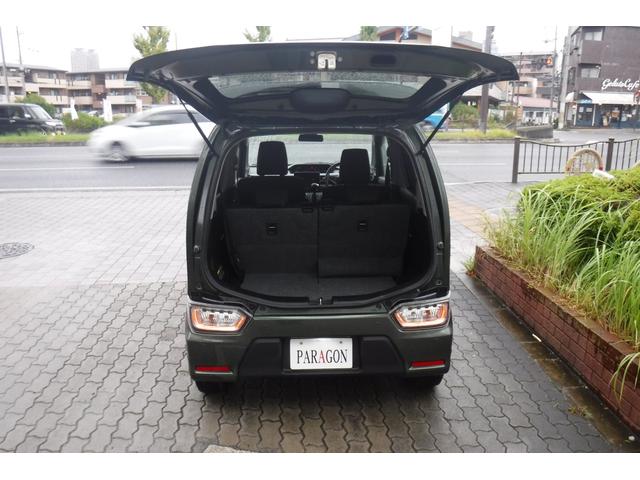 跳ね上げ式のリヤゲートです。