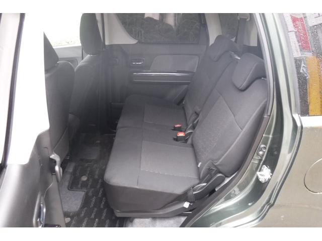 ゆったり座れるリヤシートです。