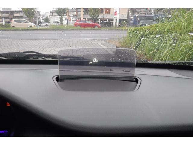 軽自動車では珍しいヘッドアップディスプレイ装備。