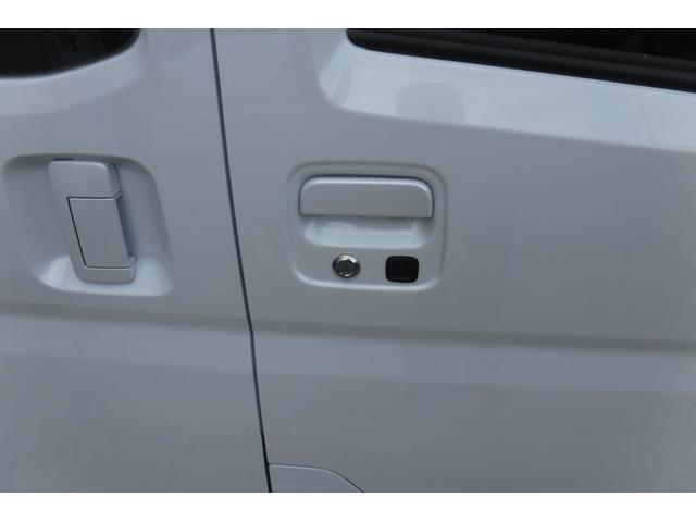 ハイゼットカーゴ クルーズターボ スマートアシスト 純正ナビ TV スマートキープッシュスタート 電動格納ドアミラー 届け出済未使用車 LED荷室灯 ホイルカバー パワーウインドウ プライバシーガラス アイドルストップ(16枚目)