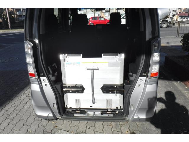 Ｎ－ＢＯＸ＋ Ｇ・Ｌパッケージ　車いす仕様車　福祉車両　ワンオーナー　左側パワースライドドア　純正ナビＴＶ　バックカメラ　ＥＴＣ　スマートキープッシュスタート　電動格納ドアミラー　リヤシート付４人乗り　電動ウインチ　リモコン付（6枚目）