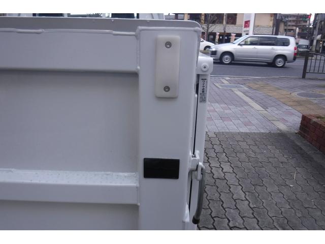 キャリイトラック 　垂直式ゲートリフター　パートタイム４ＷＤ　デュアルカメラブレーキサポート　４速オートマ　エアコン　パワステ　パワーウインドウ（20枚目）