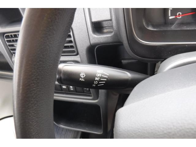 キャリイトラック 　垂直式ゲートリフター　パートタイム４ＷＤ　デュアルカメラブレーキサポート　４速オートマ　エアコン　パワステ　パワーウインドウ（63枚目）