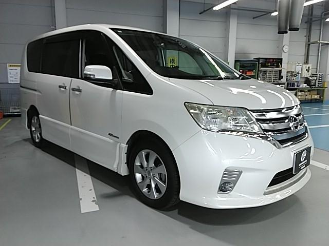 セレナ ハイウェイスター S-ハイブリッド ワンオーナー キーレス フルセグ ナビ&TV 乗車定員8人 アイドリングストップ エアバッグ オートマ フル装備 HIDヘッドライト ETC バックカメラ スマートキー 横滑り防止機能(7枚目)