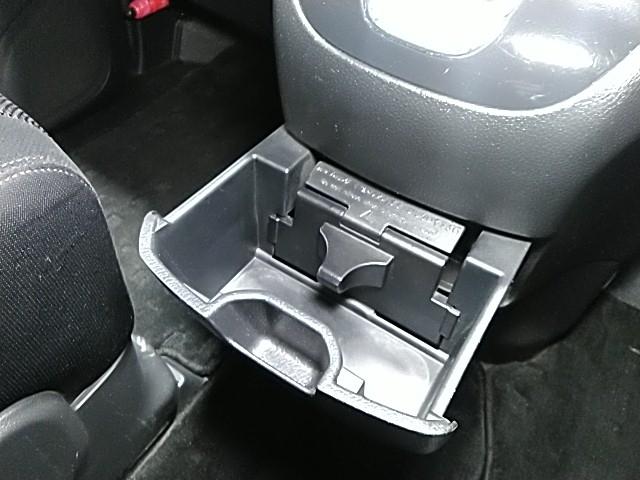 セレナ ハイウェイスター S-ハイブリッド ワンオーナー キーレス フルセグ ナビ&TV 乗車定員8人 アイドリングストップ エアバッグ オートマ フル装備 HIDヘッドライト ETC バックカメラ スマートキー 横滑り防止機能(27枚目)