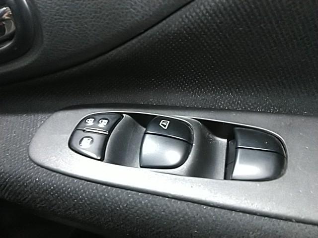 セレナ ハイウェイスター S-ハイブリッド ワンオーナー キーレス フルセグ ナビ&TV 乗車定員8人 アイドリングストップ エアバッグ オートマ フル装備 HIDヘッドライト ETC バックカメラ スマートキー 横滑り防止機能(28枚目)