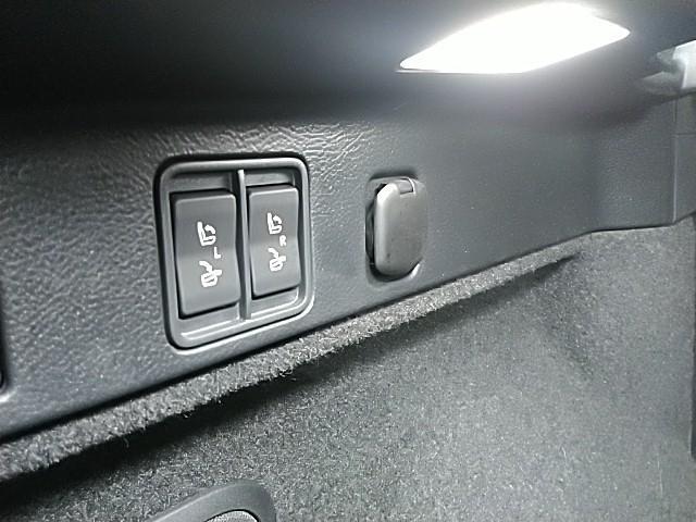 ＲＸ ＲＸ５００ｈ　Ｆスポーツパフォーマンス　ワンオーナー　サンルーフ　革シート　キーレス　フルセグ　ナビ＆ＴＶ　エアバッグ　オートマ　フル装備　ＥＴＣ　バックカメラ　スマートキー（28枚目）