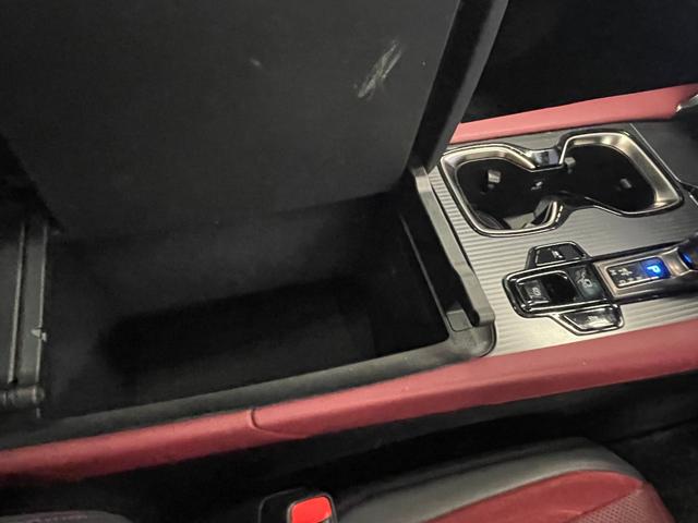 ＲＸ ＲＸ５００ｈ　Ｆスポーツパフォーマンス　ワンオーナー　サンルーフ　革シート　キーレス　フルセグ　ナビ＆ＴＶ　エアバッグ　オートマ　フル装備　ＥＴＣ　バックカメラ　スマートキー（37枚目）