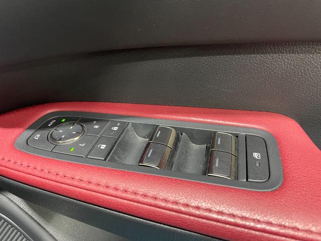 ＲＸ ＲＸ５００ｈ　Ｆスポーツパフォーマンス　ワンオーナー　サンルーフ　革シート　キーレス　フルセグ　ナビ＆ＴＶ　エアバッグ　オートマ　フル装備　ＥＴＣ　バックカメラ　スマートキー（40枚目）