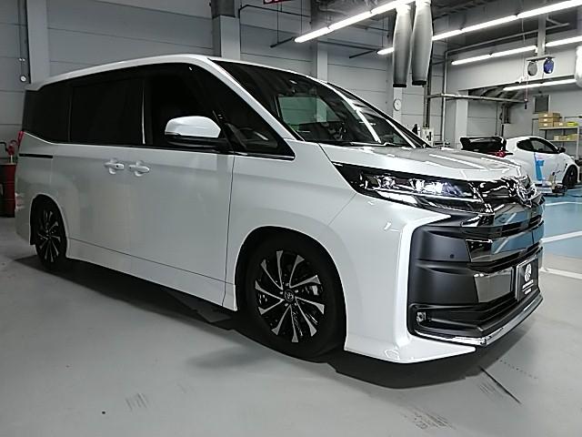 ノア ハイブリッドS-Z ワンオーナー キーレス フルセグ ナビ&TV 17アルミホイール 乗車定員7人 エアバッグ オートマ フル装備 ETC バックカメラ スマートキー(7枚目)