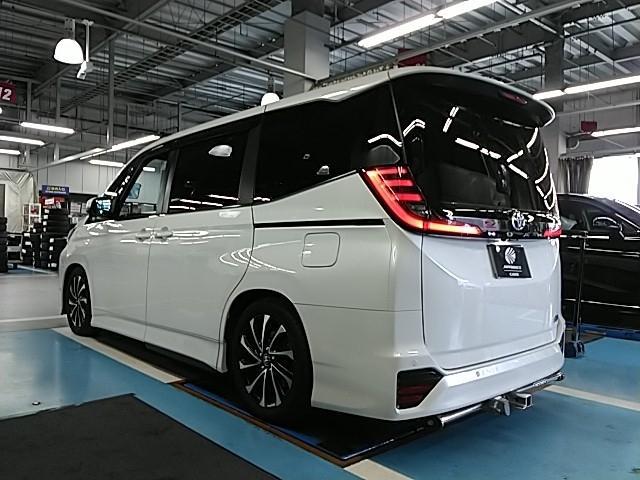 ノア ハイブリッドS-Z ワンオーナー キーレス フルセグ ナビ&TV 17アルミホイール 乗車定員7人 エアバッグ オートマ フル装備 ETC バックカメラ スマートキー(9枚目)
