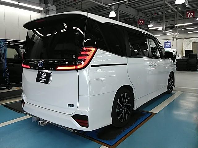 ノア ハイブリッドS-Z ワンオーナー キーレス フルセグ ナビ&TV 17アルミホイール 乗車定員7人 エアバッグ オートマ フル装備 ETC バックカメラ スマートキー(10枚目)