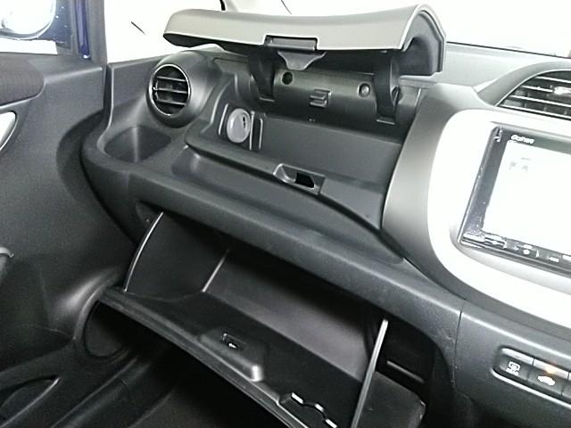 フィット Ｘ　キーレス　ワンセグ　ナビ＆ＴＶ　エアバッグ　オートマ　フル装備　ＥＴＣ　バックカメラ　スマートキー（26枚目）