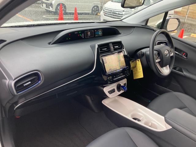 プリウス Ａツーリングセレクション　ワンオーナー　セーフティセンスＰ　ブラインドスポットモニター　レーダークルーズコントロール　ヘッドアップディスプレイ　純正９インチナビ　フルセグＴＶ　バックカメラ　ＬＥＤヘッドライト　１７インチＡＷ（52枚目）