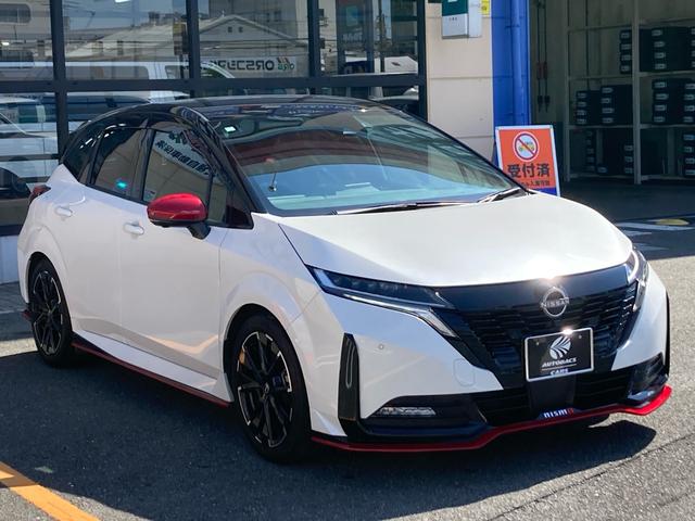 オーラ ニスモ　ワンオーナー　全方位運転支援システム　純正９インチナビ　フルセグＴＶ　全方位モニター　デジタルインナーミラー　前後ドライブレコーダー　ＥＴＣ２．０　ＬＥＤヘッドライト　純正１７インチＡＷ（3枚目）