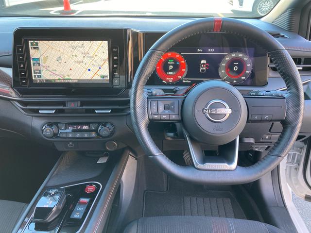 オーラ ニスモ　ワンオーナー　全方位運転支援システム　純正９インチナビ　フルセグＴＶ　全方位モニター　デジタルインナーミラー　前後ドライブレコーダー　ＥＴＣ２．０　ＬＥＤヘッドライト　純正１７インチＡＷ（7枚目）