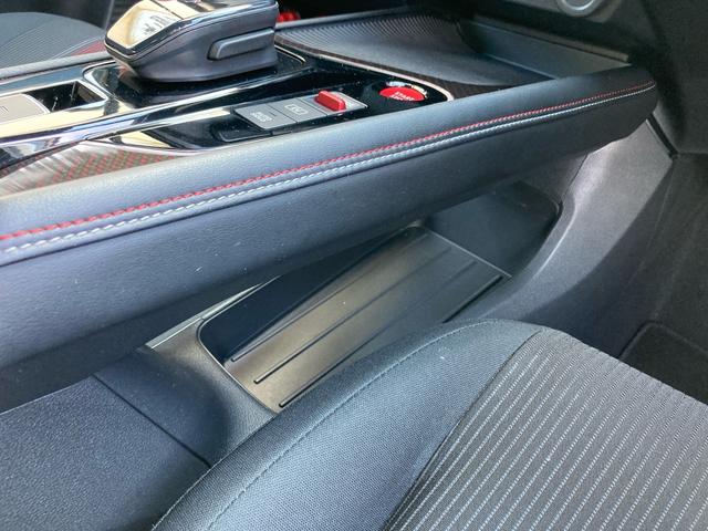 オーラ ニスモ　ワンオーナー　全方位運転支援システム　純正９インチナビ　フルセグＴＶ　全方位モニター　デジタルインナーミラー　前後ドライブレコーダー　ＥＴＣ２．０　ＬＥＤヘッドライト　純正１７インチＡＷ（40枚目）