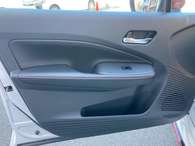 オーラ ニスモ　ワンオーナー　全方位運転支援システム　純正９インチナビ　フルセグＴＶ　全方位モニター　デジタルインナーミラー　前後ドライブレコーダー　ＥＴＣ２．０　ＬＥＤヘッドライト　純正１７インチＡＷ（45枚目）