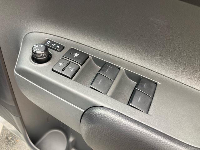 シエンタ Ｘ　レンタカーアップ　セーフティセンス　レーダークルーズコントロール　片側パワースライドドア　プッシュスタート　カロッツェリアナビ　フルセグＴＶ　バックカメラ　ＬＥＤヘッドライト　プライバシーガラス（29枚目）