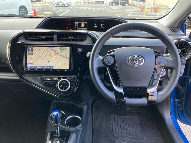 アクア クロスオーバー セーフティセンス スマートキー プッシュスタート ディーラー純正9インチナビ フルセグTV バックカメラ ビルトインETC オートエアコン プライバシーガラス オートライト 純正16インチAW(7枚目)