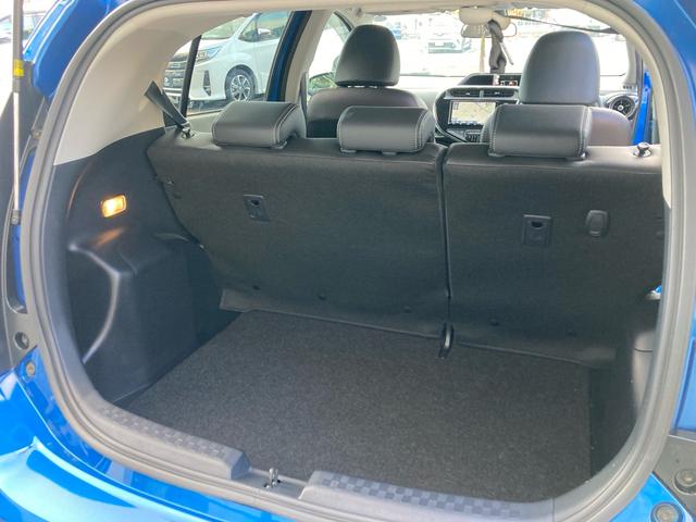 アクア クロスオーバー セーフティセンス スマートキー プッシュスタート ディーラー純正9インチナビ フルセグTV バックカメラ ビルトインETC オートエアコン プライバシーガラス オートライト 純正16インチAW(10枚目)