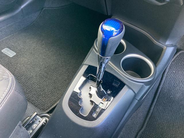 アクア クロスオーバー セーフティセンス スマートキー プッシュスタート ディーラー純正9インチナビ フルセグTV バックカメラ ビルトインETC オートエアコン プライバシーガラス オートライト 純正16インチAW(13枚目)