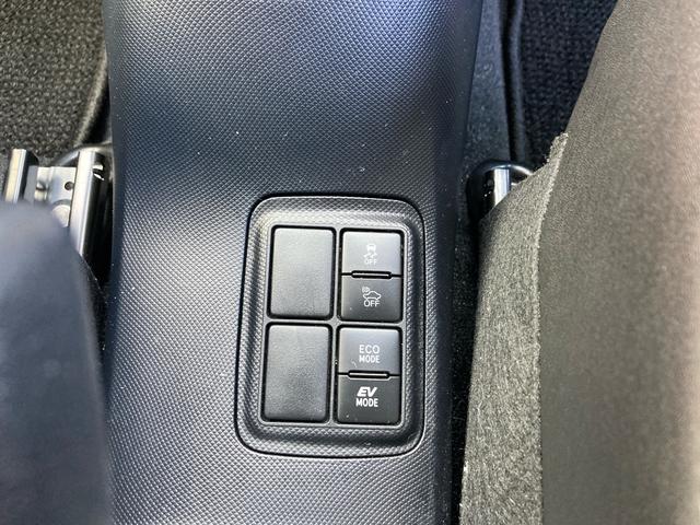 アクア クロスオーバー セーフティセンス スマートキー プッシュスタート ディーラー純正9インチナビ フルセグTV バックカメラ ビルトインETC オートエアコン プライバシーガラス オートライト 純正16インチAW(14枚目)