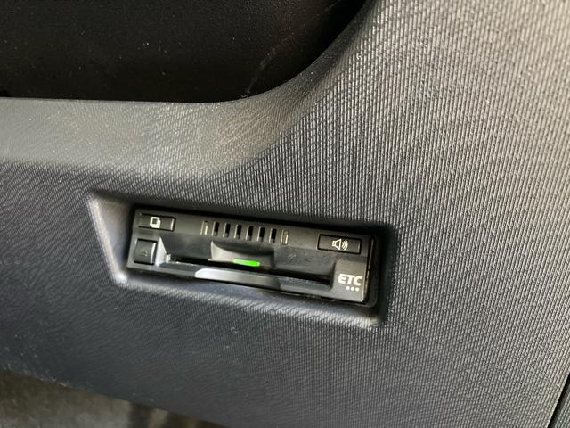 アクア クロスオーバー セーフティセンス スマートキー プッシュスタート ディーラー純正9インチナビ フルセグTV バックカメラ ビルトインETC オートエアコン プライバシーガラス オートライト 純正16インチAW(22枚目)