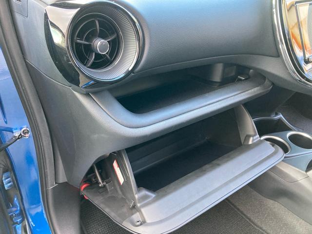 アクア クロスオーバー セーフティセンス スマートキー プッシュスタート ディーラー純正9インチナビ フルセグTV バックカメラ ビルトインETC オートエアコン プライバシーガラス オートライト 純正16インチAW(28枚目)