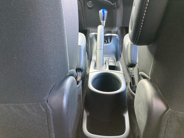 アクア クロスオーバー セーフティセンス スマートキー プッシュスタート ディーラー純正9インチナビ フルセグTV バックカメラ ビルトインETC オートエアコン プライバシーガラス オートライト 純正16インチAW(31枚目)