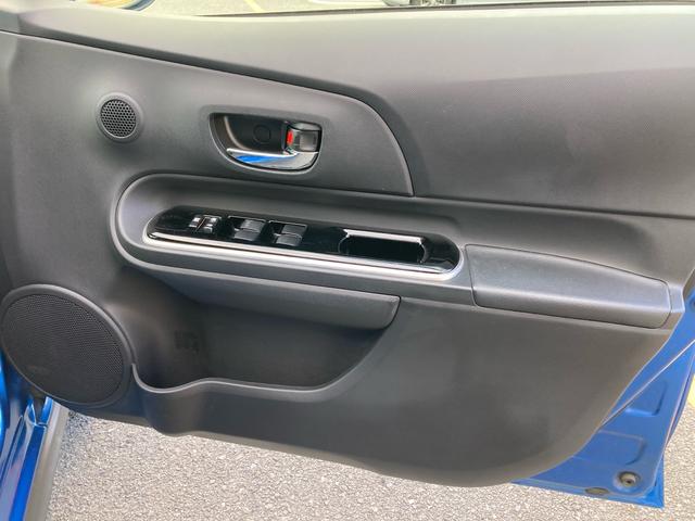 アクア クロスオーバー セーフティセンス スマートキー プッシュスタート ディーラー純正9インチナビ フルセグTV バックカメラ ビルトインETC オートエアコン プライバシーガラス オートライト 純正16インチAW(32枚目)