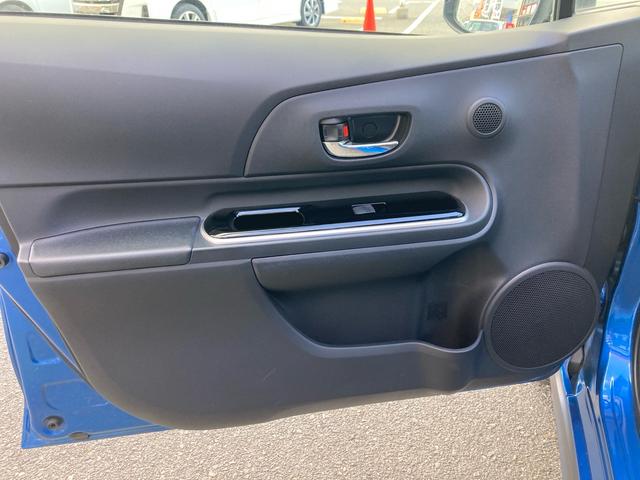 アクア クロスオーバー セーフティセンス スマートキー プッシュスタート ディーラー純正9インチナビ フルセグTV バックカメラ ビルトインETC オートエアコン プライバシーガラス オートライト 純正16インチAW(33枚目)