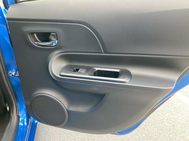 アクア クロスオーバー セーフティセンス スマートキー プッシュスタート ディーラー純正9インチナビ フルセグTV バックカメラ ビルトインETC オートエアコン プライバシーガラス オートライト 純正16インチAW(34枚目)