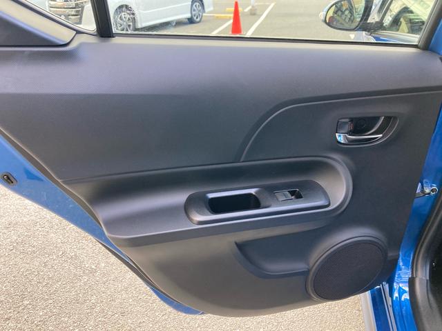 アクア クロスオーバー セーフティセンス スマートキー プッシュスタート ディーラー純正9インチナビ フルセグTV バックカメラ ビルトインETC オートエアコン プライバシーガラス オートライト 純正16インチAW(35枚目)