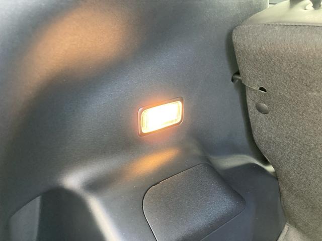 アクア クロスオーバー セーフティセンス スマートキー プッシュスタート ディーラー純正9インチナビ フルセグTV バックカメラ ビルトインETC オートエアコン プライバシーガラス オートライト 純正16インチAW(40枚目)