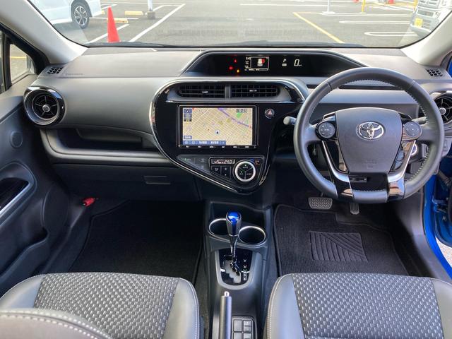 アクア クロスオーバー セーフティセンス スマートキー プッシュスタート ディーラー純正9インチナビ フルセグTV バックカメラ ビルトインETC オートエアコン プライバシーガラス オートライト 純正16インチAW(49枚目)