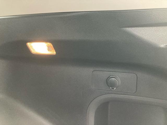 �����Q�b�W�X�y�[�X�̏Ɩ��ƂP�Q�u�d���\�P�b�g�B