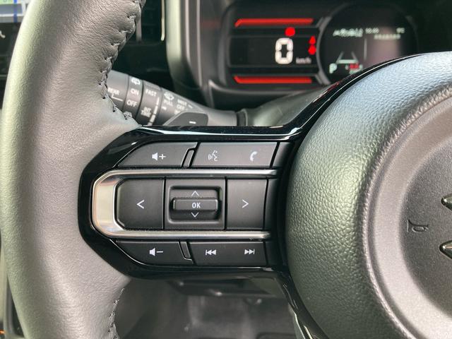 ���n���h���ɃI�[�f�B�I�̑���{�^�����������܂��B���_���ڂ����A����n���h�����痣�����Ȃ������ǑI�т�{�����[�������⃂�[�h�ؑւ��ȒP�ɂł���̂ŉ^�]�ɏW���ł����S�ł��B